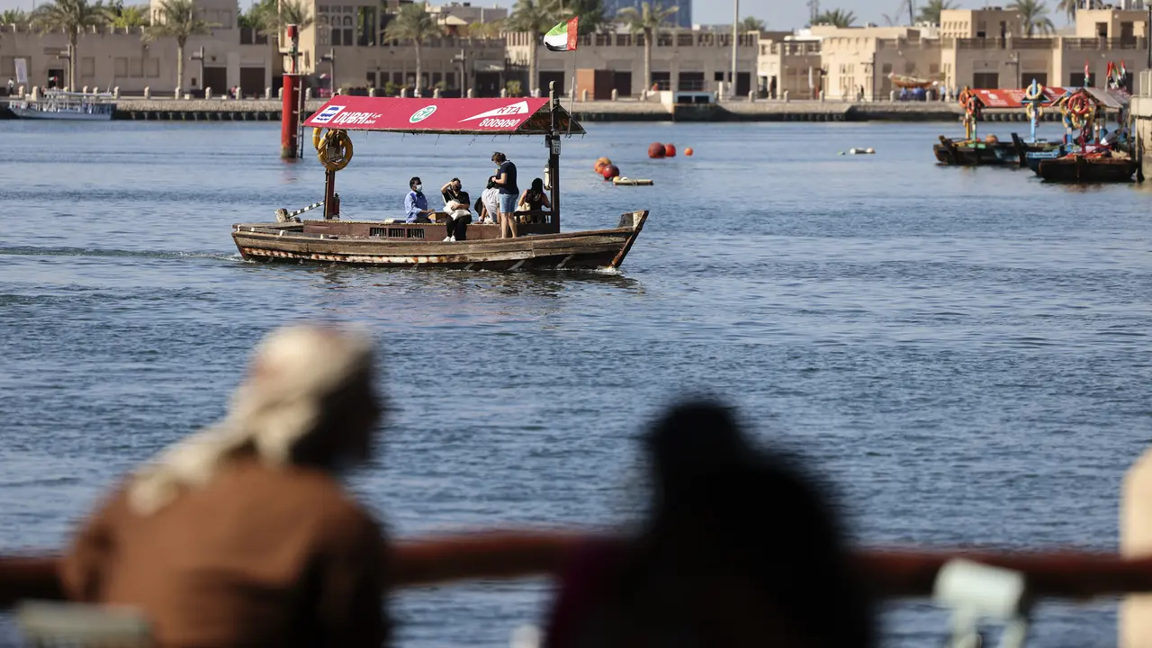 Serunya Naik Perahu Menyusuri Suaka Margasatwa Ras Al-Khor di Dubai