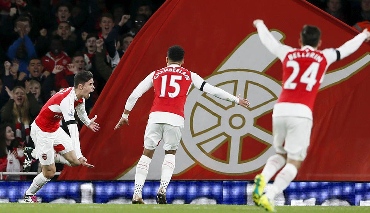 Arsenal berhasil memuncaki klasemen Liga Inggris usai menaklukan Bournemouth 2-0 di Stadion Emirates, Inggris, Senin (28/12/2015). (Reuters/Stefan Wermuth)