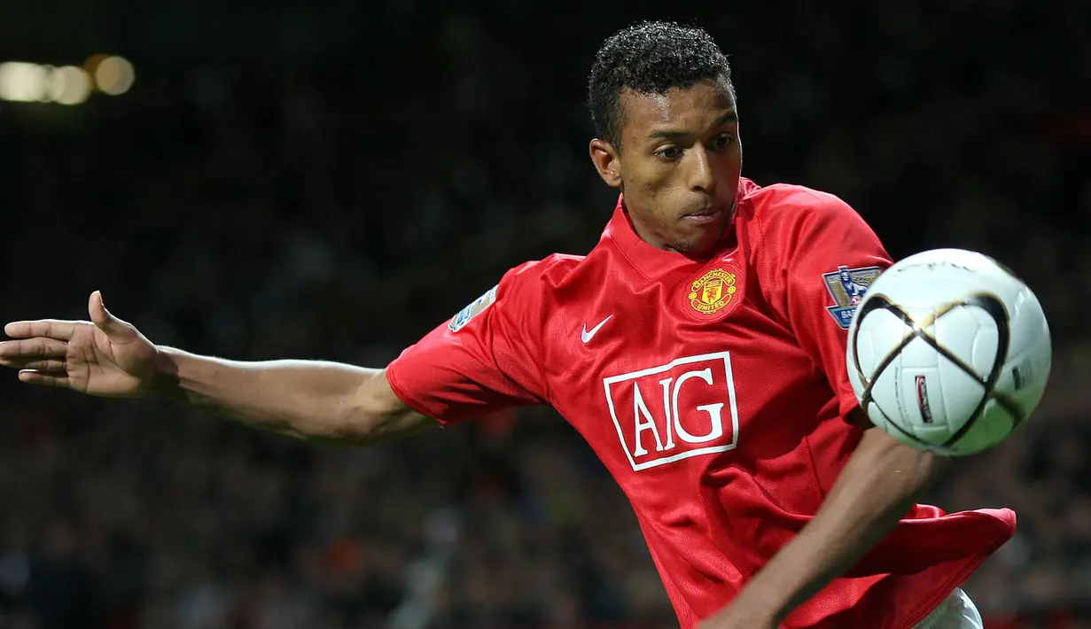 Mungkin Depay juga bisa dianggap seperti Nani. Pemain dengan posisi sama yang juga gagal memenuhi ekspektasi publik Old Trafford. (AFP/Andrew Yates)