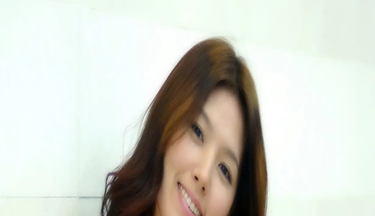 Lee Eun Jo seorang aktris asal Korea. Pada tanggal 22 Februari 2005 Eun Jo ditemukan tewas bunuh diri di Apartemen nya di kawasan Bundang. Eun Jo alami depresi dan akhiri hidup dengan memotong urat nadinya dan gantung diri.(Soompi/Bintang.com)