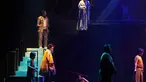 Para aktor Teater Koma menampilkan adegan dalam pementasan Rumah Sakit Jiwa di Graha Bhakti Budaya, Taman Ismail Marzuki, Jakarta, Rabu (29/7/2026). Produksi ke-237 Teater Koma yang berkolaborasi dengan Bakti Budaya Djarum Foundation ini kembali menghadirkan karya almarhum N. Riantiarno dengan interpretasi artistik baru yang merefleksikan isu kemanusiaan, relasi kuasa, dan kesehatan mental yang tetap relevan di tengah perkembangan zaman. (KLY/ Budy Santoso)