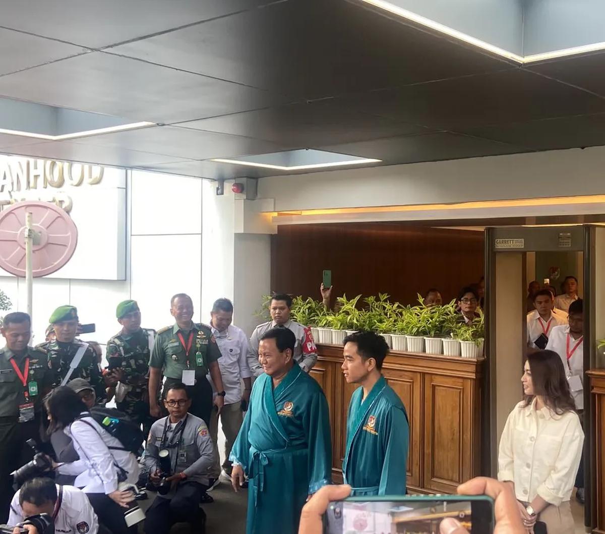 Sekjen Partai Gerindra Ahmad Muzani membeberkan persiapan Prabowo Subianto sebelum menjalani tes kesehatan sebagai syarat Capres-Cawapres di Rumah Sakit Pusat Angkatan Darat (RSPAD) Gatot Soebroto Jakarta.&nbsp;