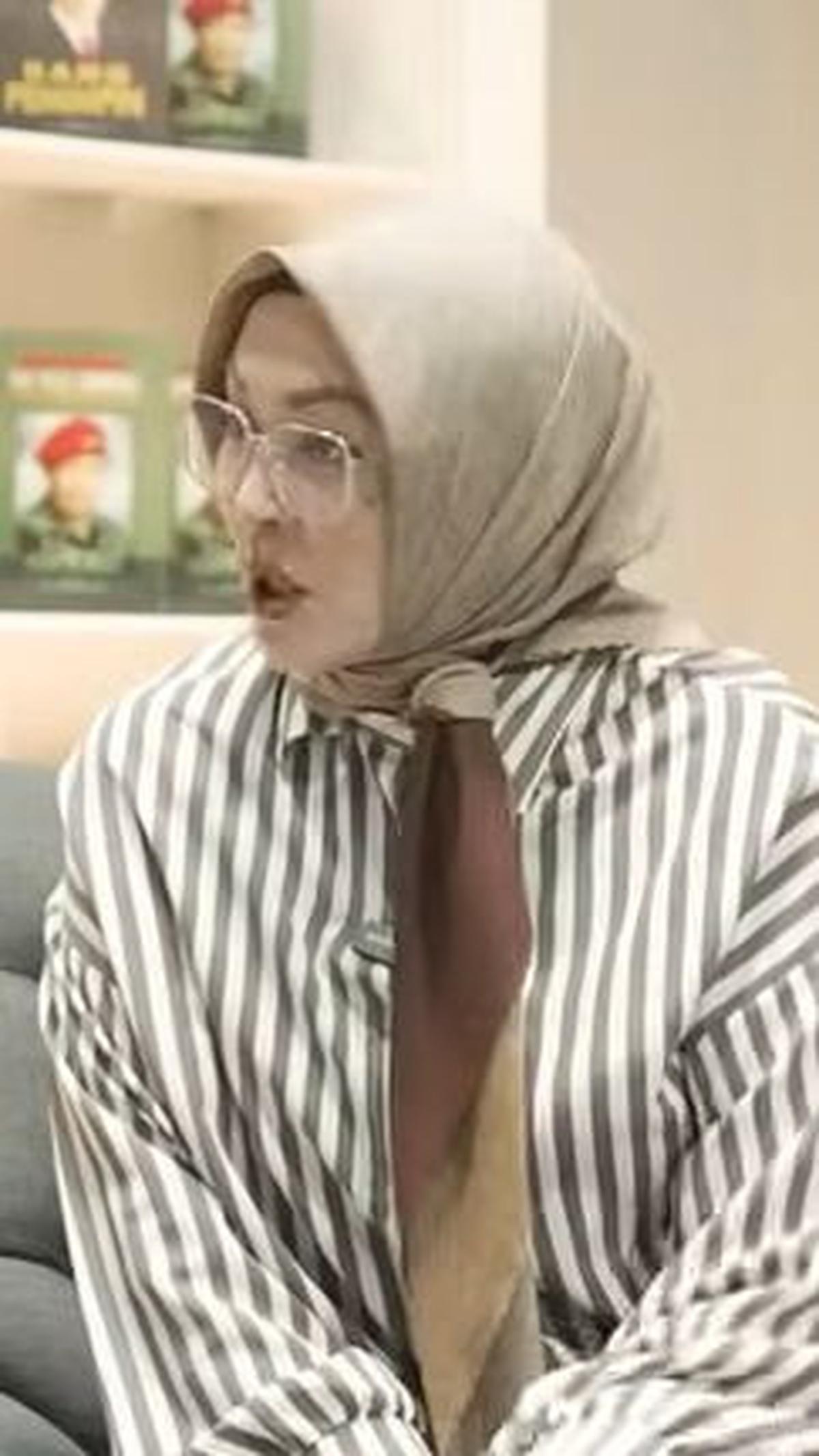 "Artinya aku agak sedikit ditakuti, karena ketika aku enggak punya duit ya aku pakai otot. Soalnya mau gimana lagi Bang Yos kita harus survive," tambahnya.