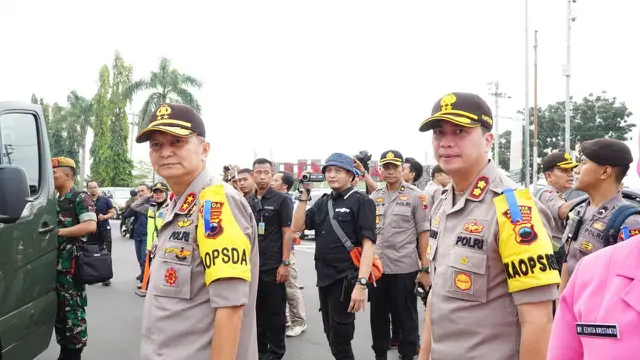 Kapolda Jateng Irjen Pol Ricko Amleza Dahniel memantau arus balik di Tol Trans Jawa, Pemalang. (Foto: Liputan6.com/Polres Pemalang/Muhamad Ridlo)