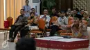 Calon pimpinan KPK Jimmly Asshiddiqie mengikuti wawancara tahap akhir di Gedung Sekretariat Negara, Jakarta, Selasa (25/8/2015). Dalam paparannya, mantan Ketua MK itu menolak koruptor dihukum mati. (Liputan6.com/Faizal Fanani)