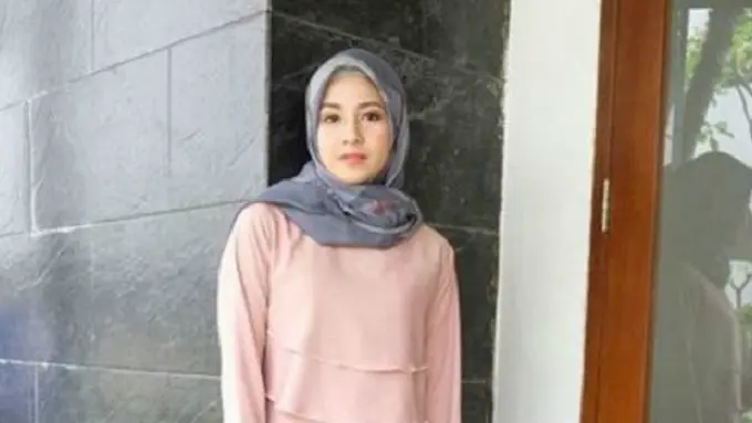[Bintang] Mau Ketemu Calon Mertua, Padu-padan Hijab Outfit Ini Mencuri Perhatian