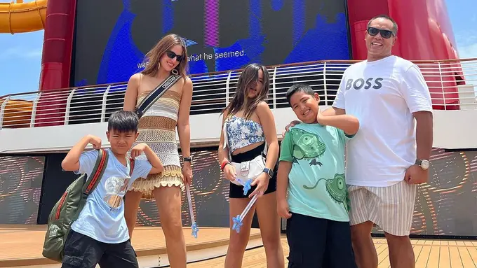 Nia Ramadhani liburan