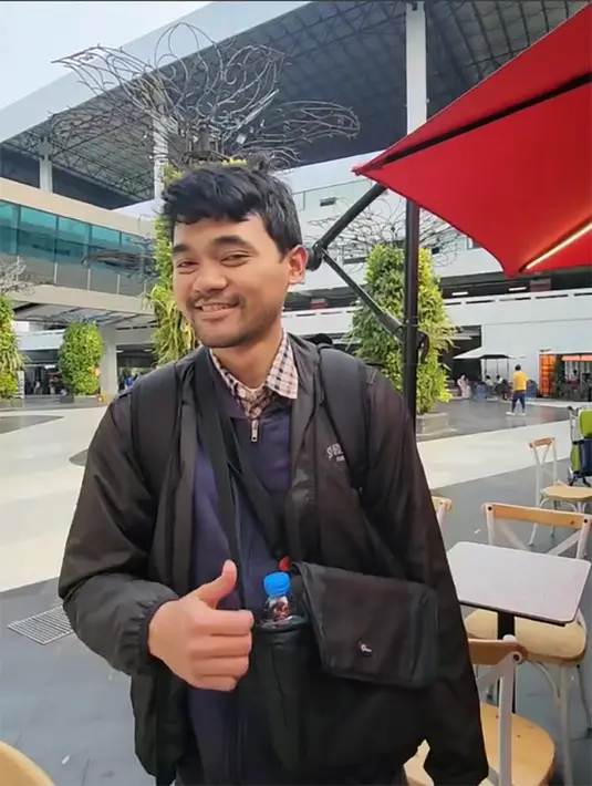 "Welcome home my first born baby....we proud of you...," tutup Fitri Carlina. [Instagram/ninicarlina_real]