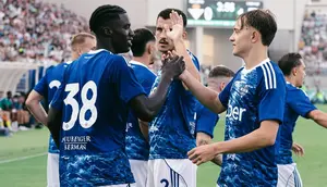 Real Betis melawan Como 1907. (Bola.com/Dok.Instagram Como 1907).