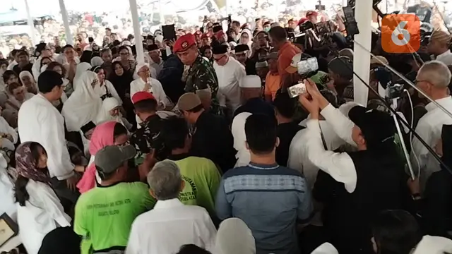 Proses pemakaman jenazah Titiek Puspa