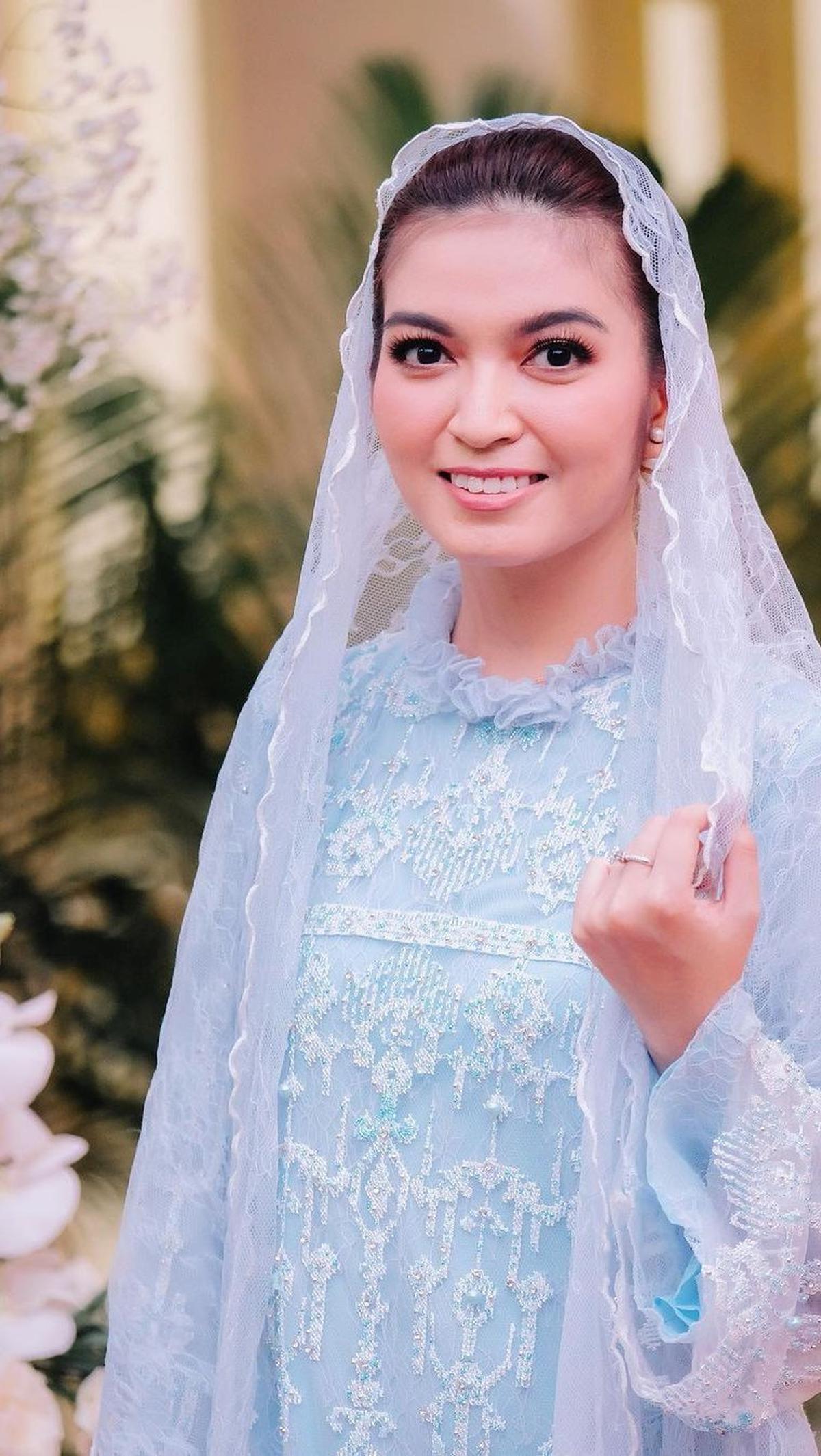 Seorang anak dari seorang pedagang makanan <br>