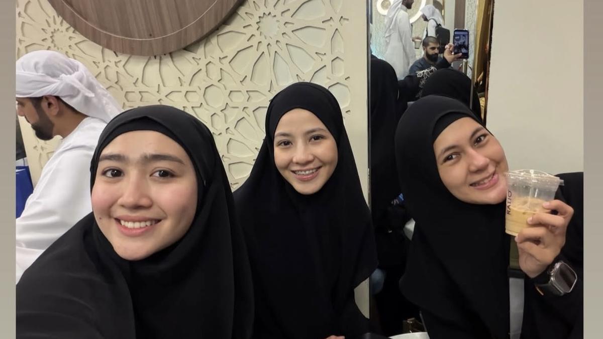 7 Tampilan Publik Figure saat Umrah di Bulan Ramadan 2026 Natasha Rizky, Nikita Willy, hingga Paula Verhoeven