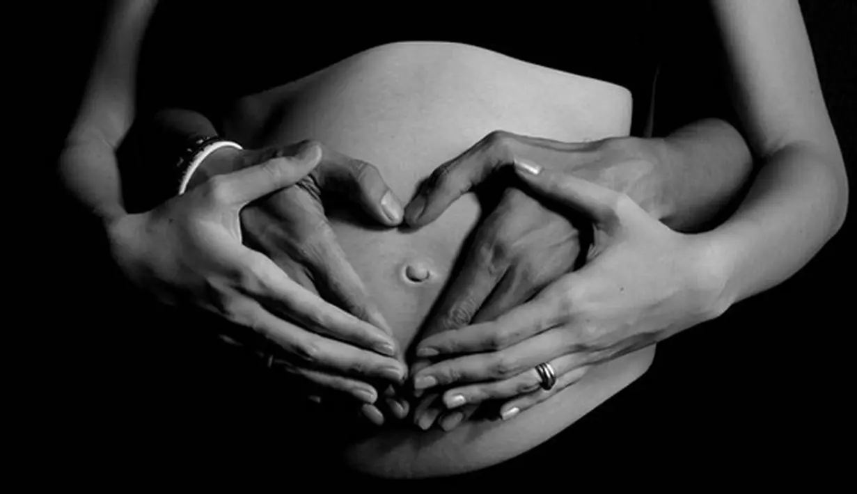 Hal yang sama juga dilakukan oleh sang istri. Unggahan foto itu mampu menarik perhatian netizen. Berbagai ucapan dari para penggemarnya turut memenuhi halaman komentarnya. (Instagram/fandych)