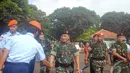 Panglima TNI  Jenderal TNI Dr. Moeldoko melakukan inspeksi kesiapan pasukan pengamanan  Pilpres  2014 (Liputan6.com/Johan Tallo)