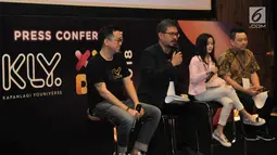 CEO Kapanlagi Youniverse (KLY) Steve Christian (kedua kiri) memberi keterangan saat menggelar konferensi pers di sela XYZ Day 2018 di The Hall, Senayan City, Jakarta, Rabu (25/4). (Merdeka.com/Iqbal S Nugroho)