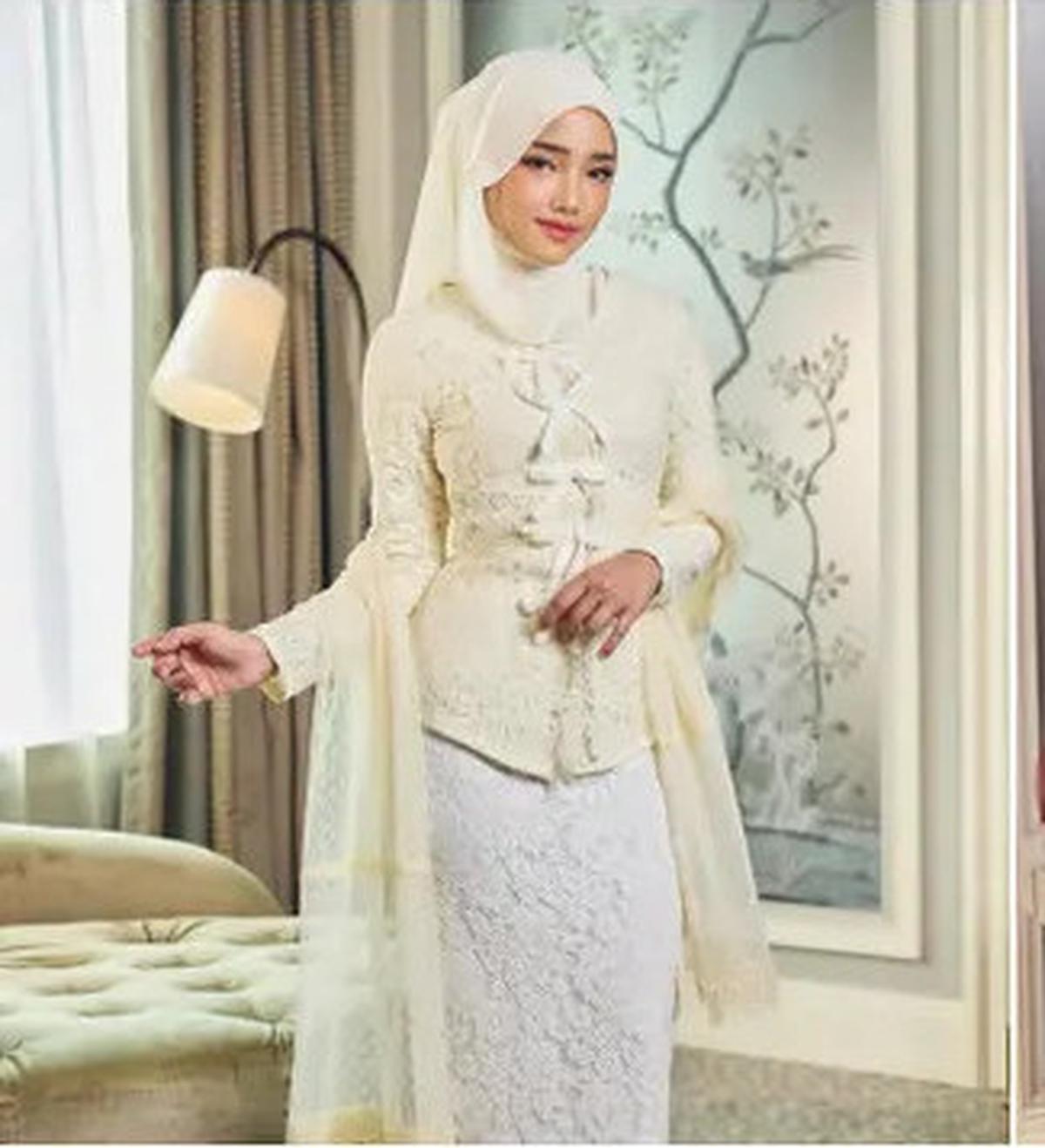 4 Gaya Fuji Jadi Model Baju Lebaran 2025 Brand Fesyen Malaysia