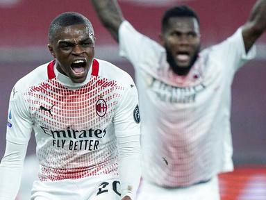 Pemain AC Milan, Pierre Kalulu, melakukan selebrasi usai mencetak gol ke gawang Genoa pada laga Liga Italia di Stadion Luigi Ferraris, Kamis (17/12/2020). Kedua tim bermain imbang 2-2. (Spada/LaPresse via AP)