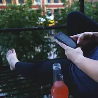 Beberapa zodiak ini memang terlahir untuk nggak menyeriusi hidup terlalu dalam. (Sumber foto: Pexels.com)