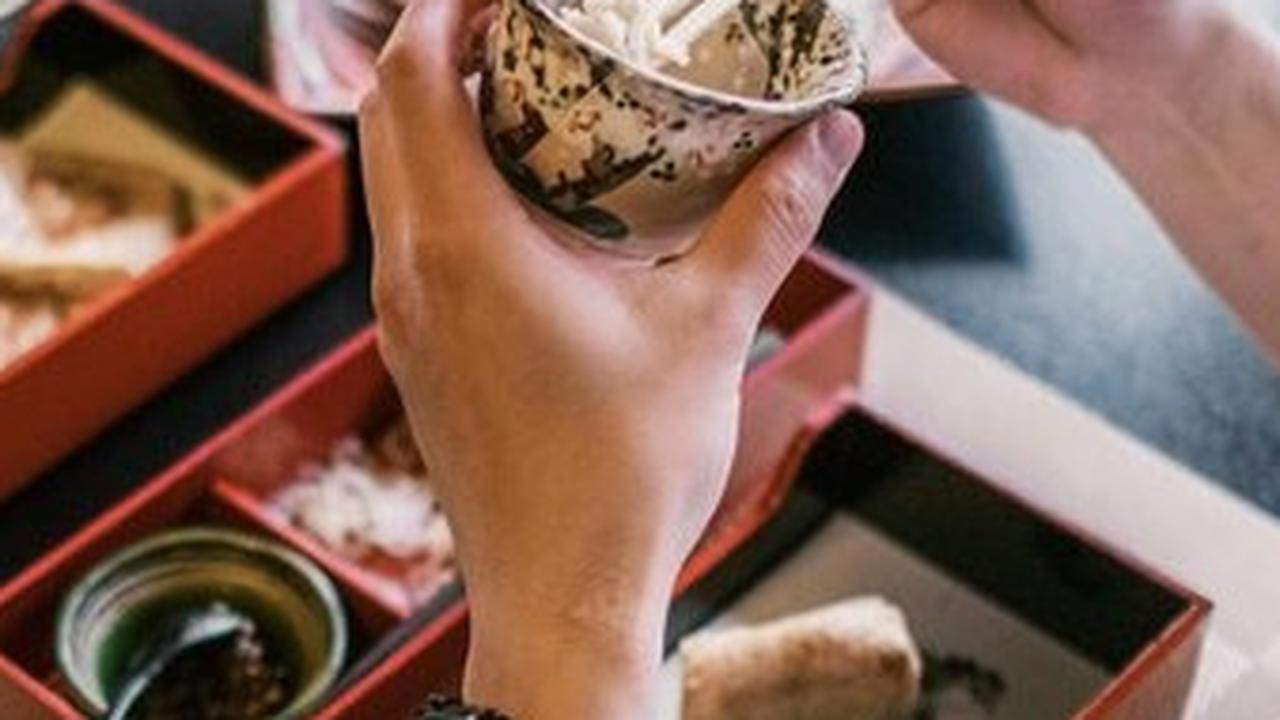 Seperti kata peribahasa Tiongkok, "Jangan hanya makan untuk kenyang, tetapi makanlah dengan bijaksana untuk kesehatan."