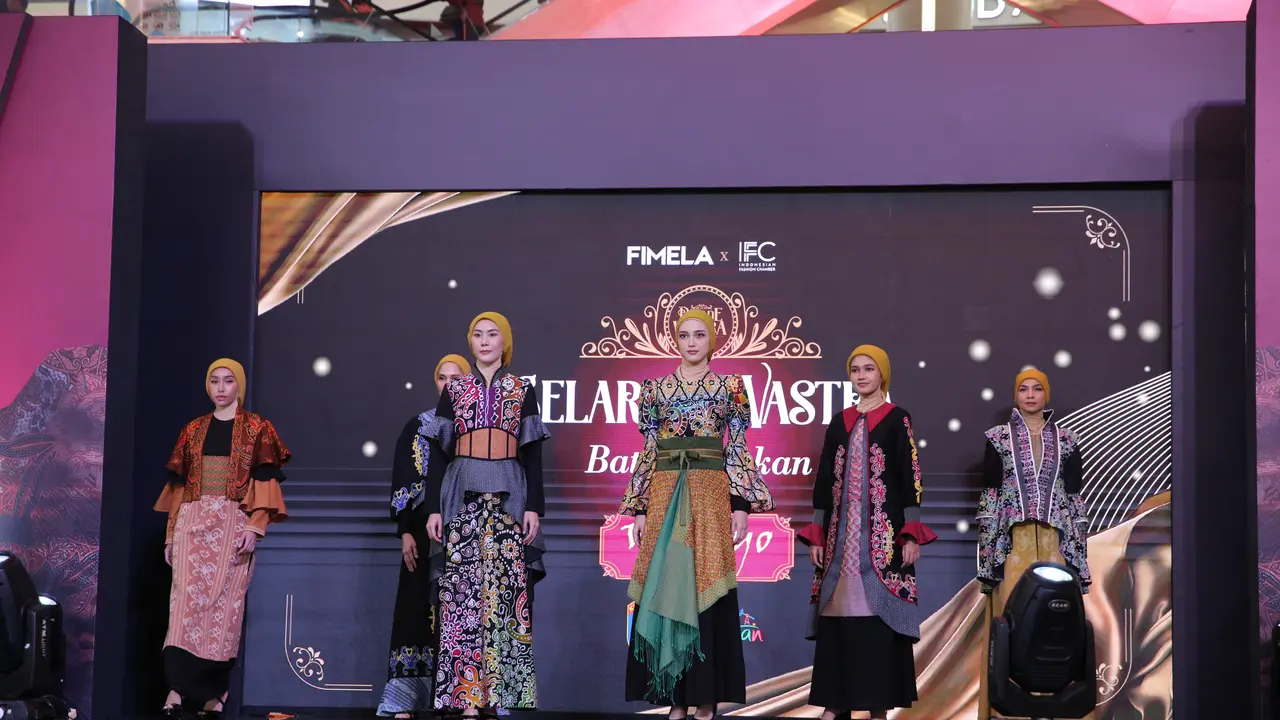 Wali Kota Tarakan Khairul dan Istri Tampilkan Pesona Wastra Tarakan di Parade Wastra Nusantara 2025