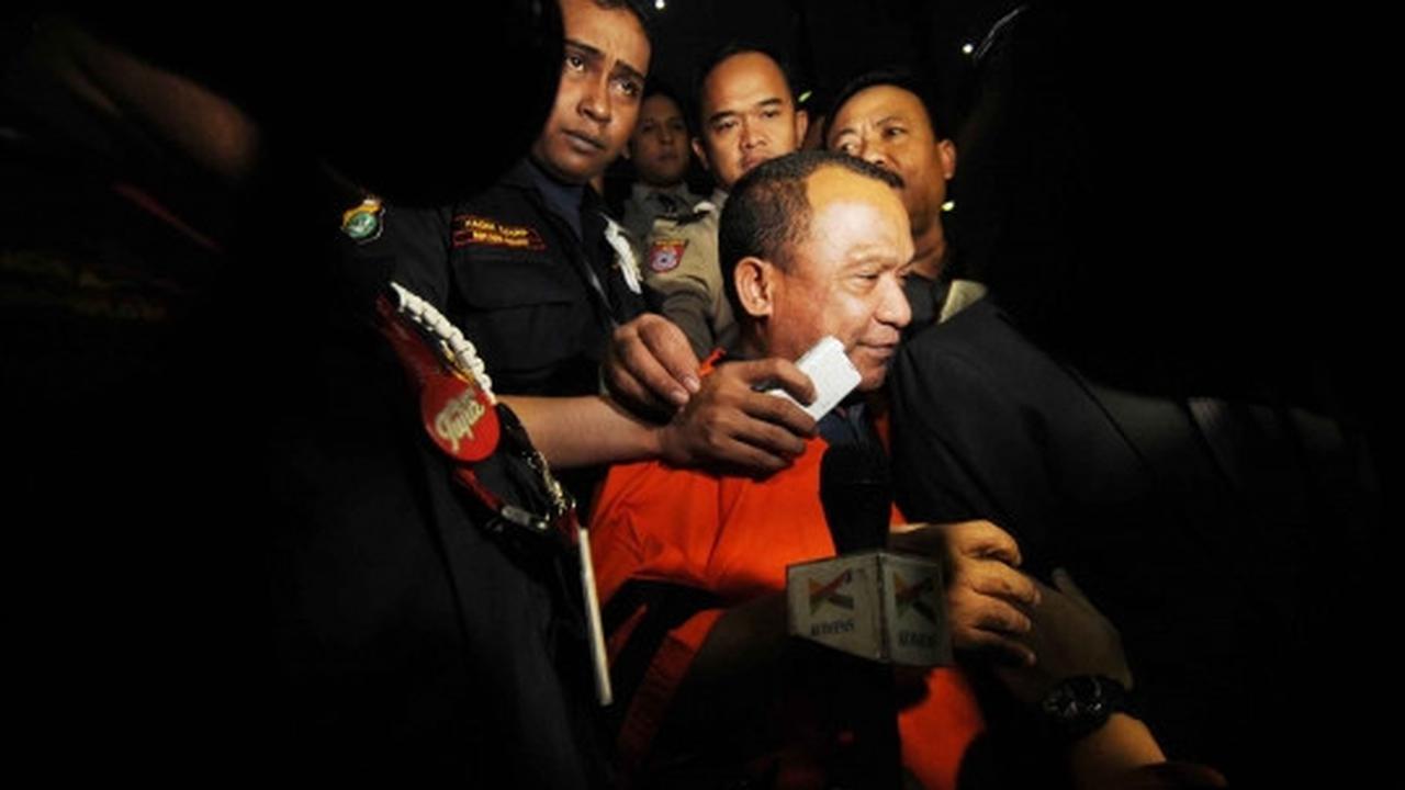 Resmi ditahan, tersangka Bupati Morontai bungkam seribu bahasa
