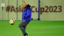 Pelatih Qatar, Tintin Marquez saat sesi latihan timnya di Doha pada 9 Februari 2024. (KARIM JAAFAR/AFP)