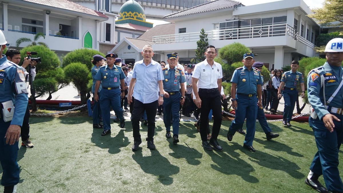 Pemerintah Lepas Pengiriman Bantuan Korban Bencana Sumatera dari Pengusaha via Kapal TNI AL