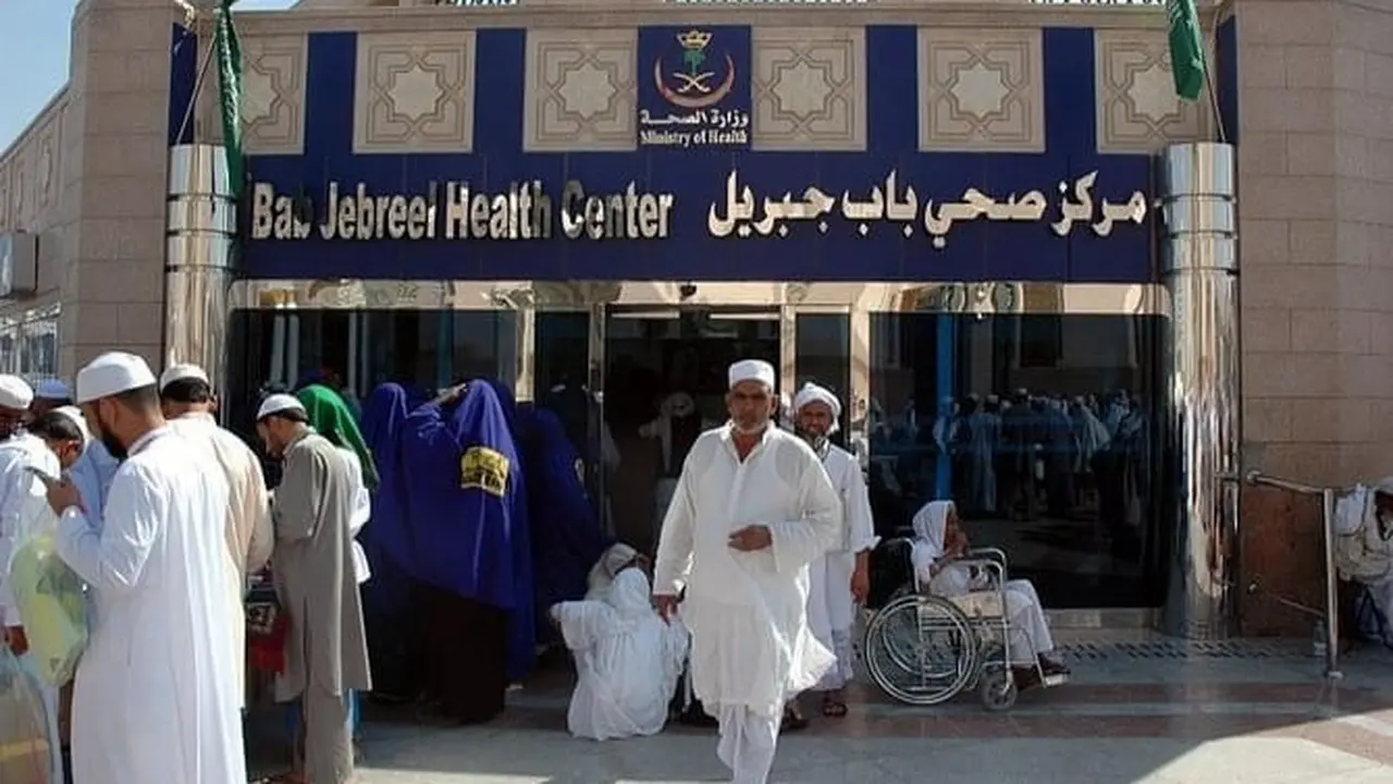 Tim medis di klinik kesehatan sementara yang berlokasi di Masjid Nabawi (SPA.Gov)