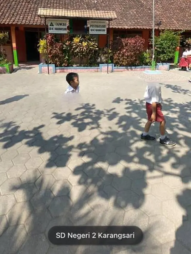 7 Potret Nyeleneh Orang Di Google Street View Ini Bikin Mringis