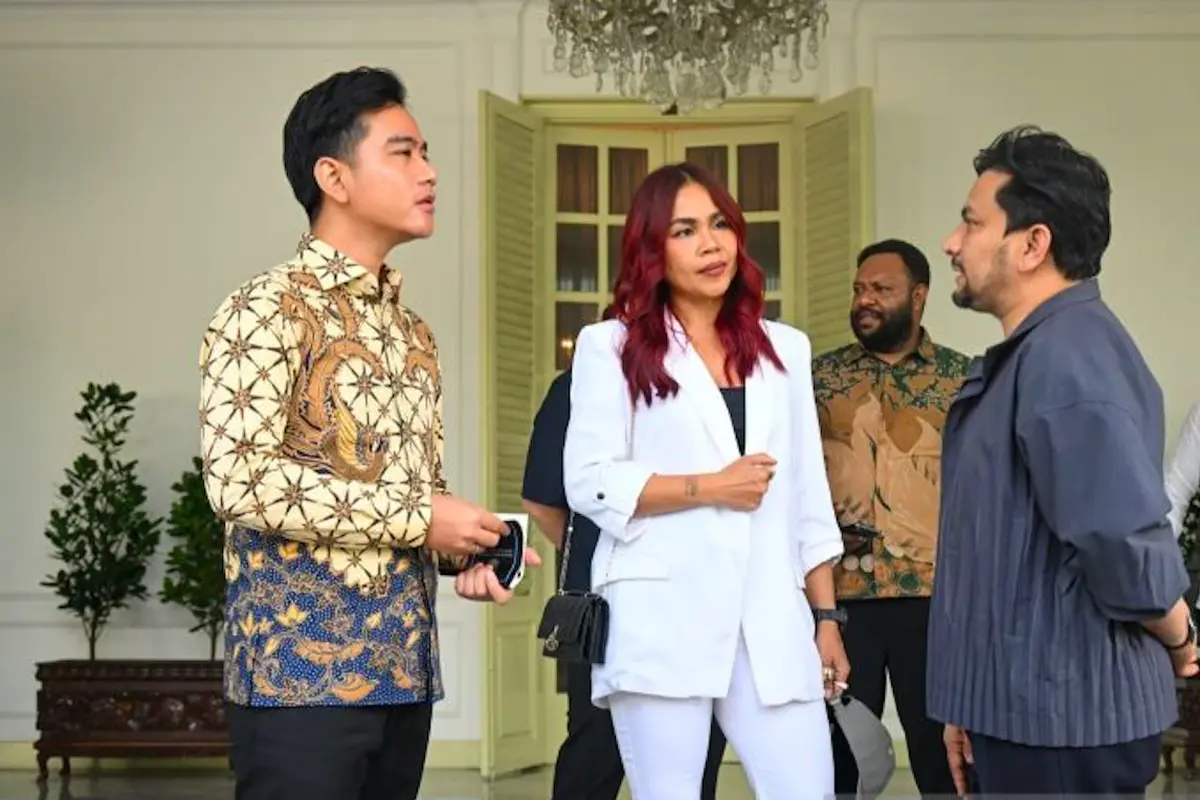 Wapres Gibran usai menerima audiensi Utusan Khusus Presiden Bidang Pembinaan Generasi Muda dan Pekerja Seni Raffi Ahmad, Staf Khusus Presiden Bidang Ekonomi Kreatif Yovie Widianto