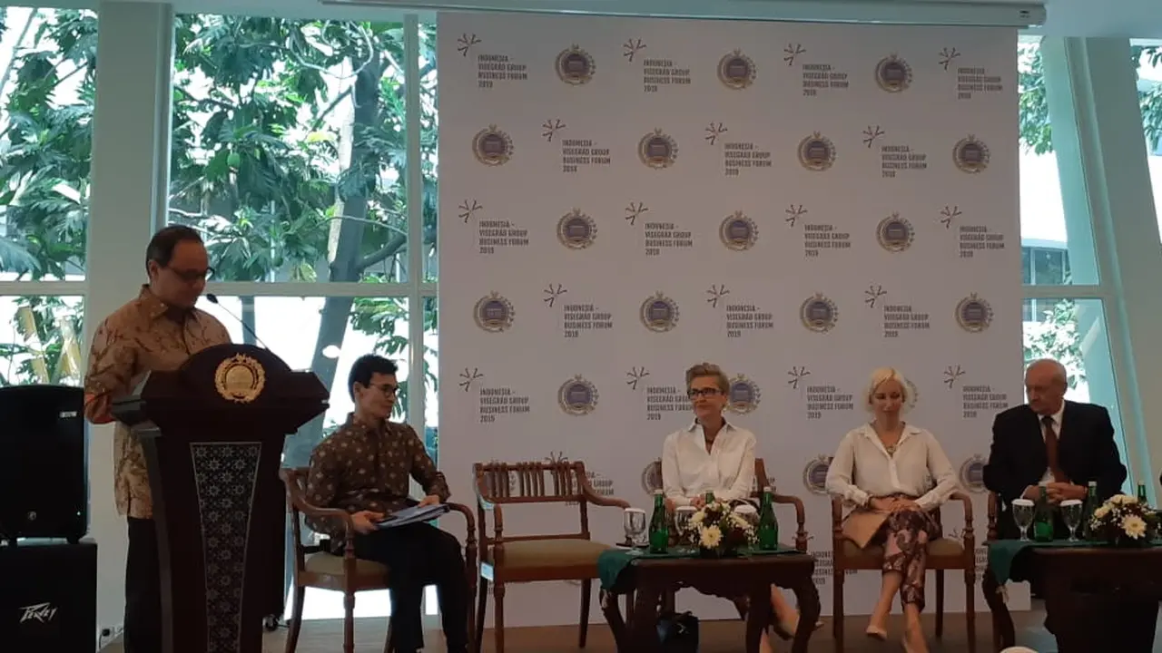 Kemlu RI (8/10/2019) menggelar pengarahan media untuk kegiatan Indonesia-Visegrad Group Business Forum 2019 yang akan dilaksanakan pada 17 September 2019, berbarengan dengan Trade Expo Indonesia 2019 di BSD, Tangerang (Rizki Akbar Hasan / Liputan6.com)