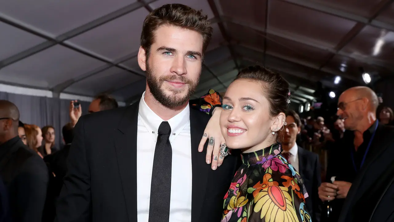 PHOTO: Miley Cyrus dan Liam Hemsworth