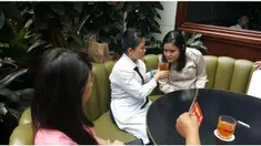  Jessica, teman ngopi Wayan Mirna Salihin stres dan depresi melihat pemberitaan tentang dirinya di media massa, yang beredar seolah-olah menyudutkan dirinya sebagai pembunuh Mirna.