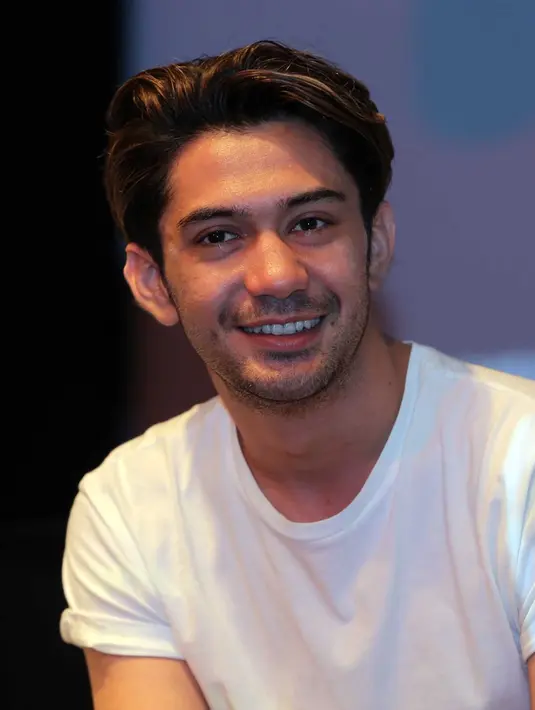 Dalam Festival Film Indonesia (FFI) 2016, nama Reza mendapatkan dua nominasi lewat film My Stupid Bos dan Rudy Habibie. Reza masuk dalam kategori Pemeran Utama Pria Terbaik. (Deki Prayoga/Bintang.com)