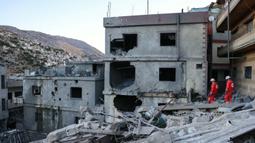 Serangkaian serangan udara dilaporkan terjadi di Lebanon selatan dan memengaruhi beberapa wilayah termasuk sekitar Kastil Shaqra, Doubay, Yater, wilayah Iqqlim al-Tuffah, Kounin, dan Ainata. (Rabih DAHER/AFP)