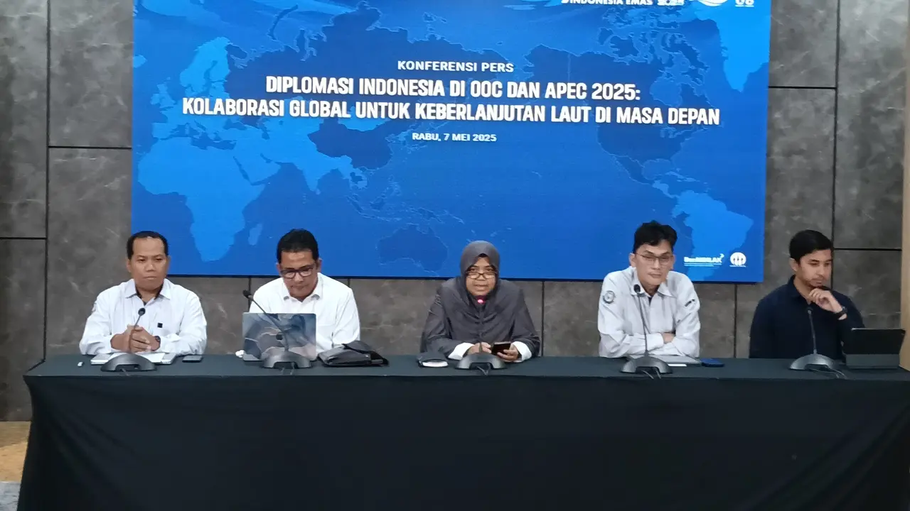 Konferensi pers Diplokasi Indonesia di OOC dan APEC 2025, Rabu (7/5/2025). (Foto: Liputan6.com/Maulandy R)