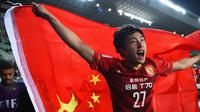 Gelandang Guangzhou Evergrande, Zheng Long, merayakan keberhasilan timnya mengalahkan CF America 2-1, pada perempat final Piala Dunia Antarklub 2015, di Osaka Nagai Stadium, Minggu (13/12/2015). Pada semfinal, Guangzhou akan menghadapi Barcelona. (FIFA).
