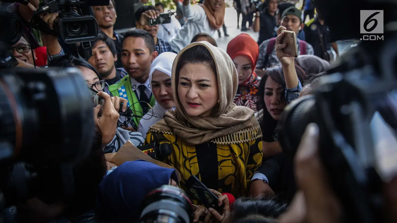 Istri Setya Novanto, Deisti Astriani Tagor