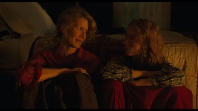 Laura Dern sebagai Marmee March (kiri) dalam Little Women.  (IMDb)
