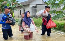 Polres Karawang dan Tim Gabungan Gencarkan Evakuasi Banjir Karawang, Prioritaskan Keselamatan Warga