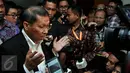 Robert Joost Lino memberikan keterangan pers usai menghadiri rapat pembentukan Panja Pelindo II bersama Komisi VI DPR RI, Jakarta, Rabu (14/9/2015). Rapat membahas perkembangan kasus hukum dugaan korupsi crane di Pelindo II. (Liputan6.com/Johan Tallo)