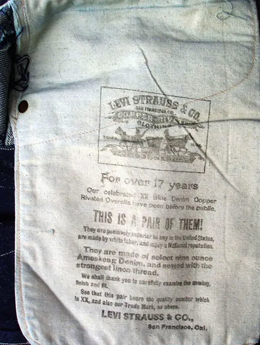 Foto tanpa tanggal disediakan oleh Daniel Buck Auctions menunjukkan sebuah saku di dalam sepasang Levi Strauss & Co yang berusia 125 tahun. Celana itu dijual oleh sebuah rumah lelang di Maine pada 15 Mei 2018 ke pembeli di Asia Tenggara. (AP Photo)