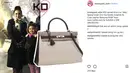 Sepertinya, KD memang hobi mengoleksi tas keluaran dari Hermes. Dan untuk yang satu ini, harganya mencapai Rp 386.000.000. (Instagram/krisdayanti_style)