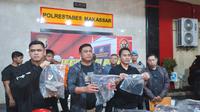 Press release penangkapan pelaku penyerangan rumah eks anggota DPD RI di Makassar (Liputan6.com/Fauzan)