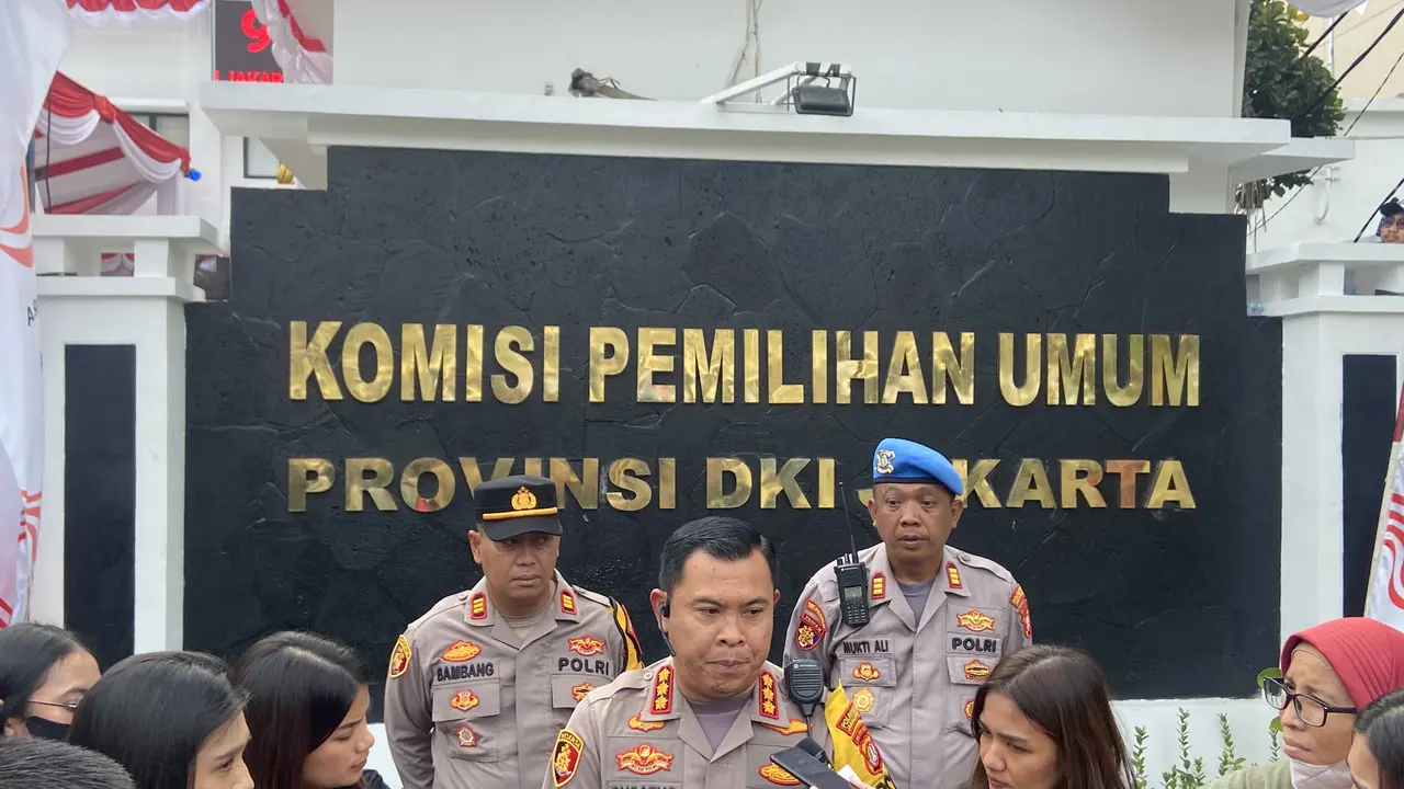 Kapolres Metro Jakarta Pusat Kombes Susatyo Purnomo Condro di Kantor KPU Jakarta