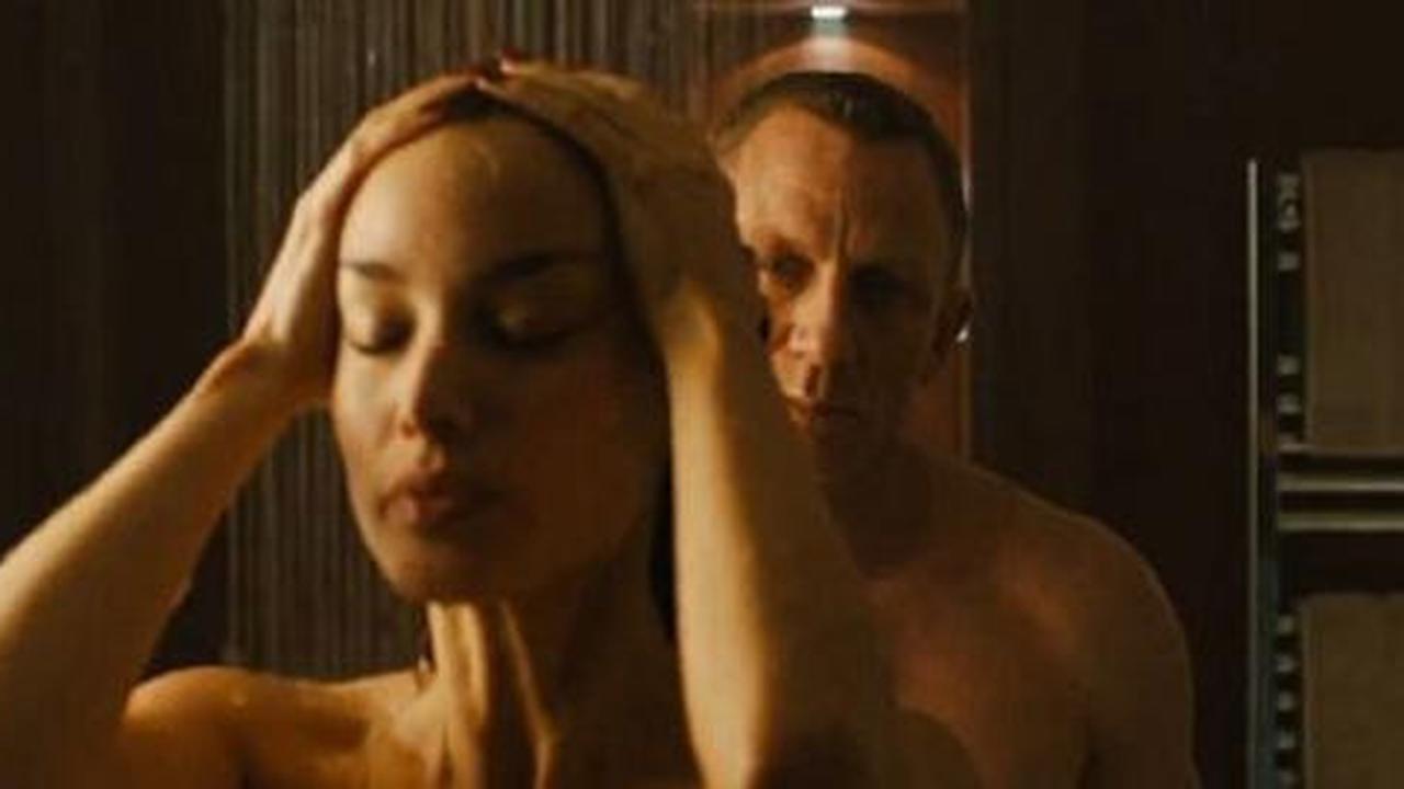 Seorang penonton Nekat 'Memuaskan Diri' Saat Tonton 'SKYFALL
