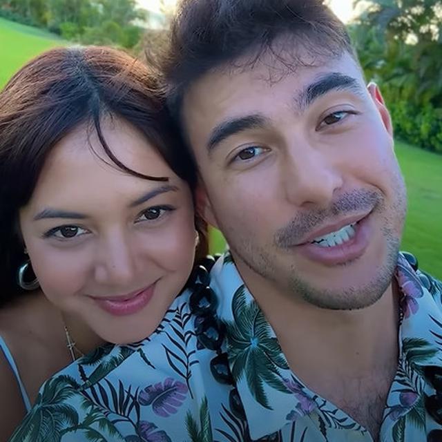 Dilamar Dokter Chiropractor Tampan, Aurelie Moeremans Tampil Cantik dengan Dress Putih dan Pamer Cincin Berlian