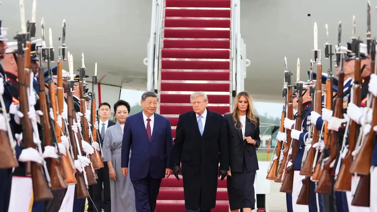 Presiden AS Donald Trump menyambut Presiden China Xi Jinping