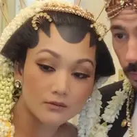 Kabar bahagia datang dari klan cendana, Putri Ariyanti Haryo Wibowo, anak dari Ari Sigit melangsungkan pernikahan (30/4).