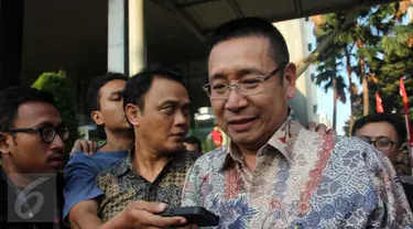 Anggota DPR Komisi III Fraksi Gerindra Wihadi Wiyanto memberikan keterangan usai diperiksa di Gedung KPK, Jakarta, (18/8). Wihadi diperiksa sebagai saksi tersangka anggota DPR Komisi III Fraksi Demokrat I Putu Sudiartana . (Liputan6.com/Helmi Afandi)